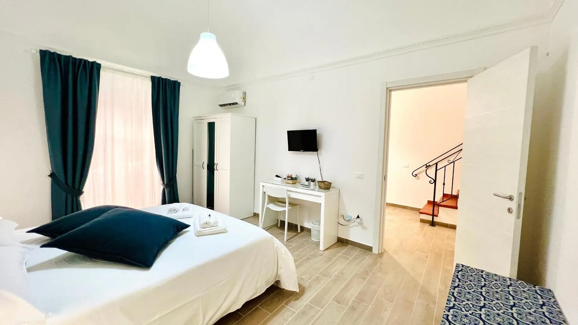Domus Livi Otel Cinisi Konukevi