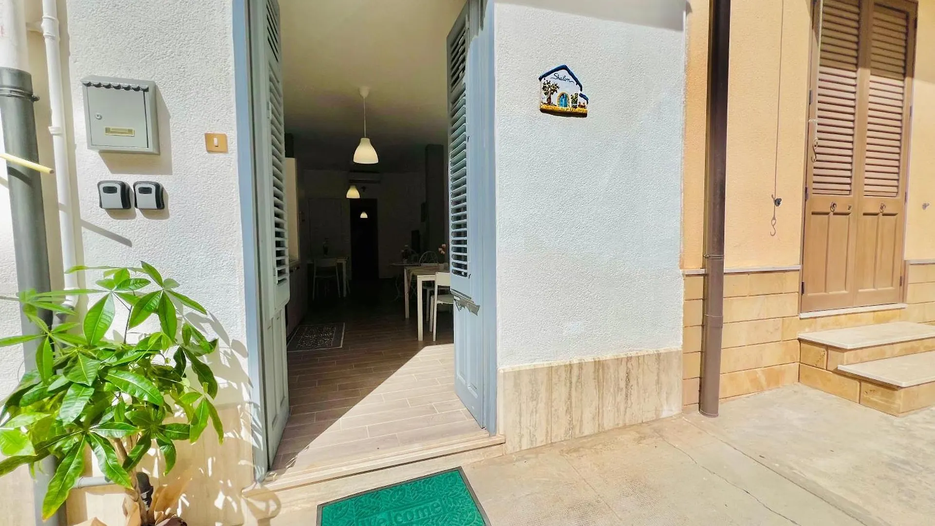 Domus Livi Otel Cinisi 0*,