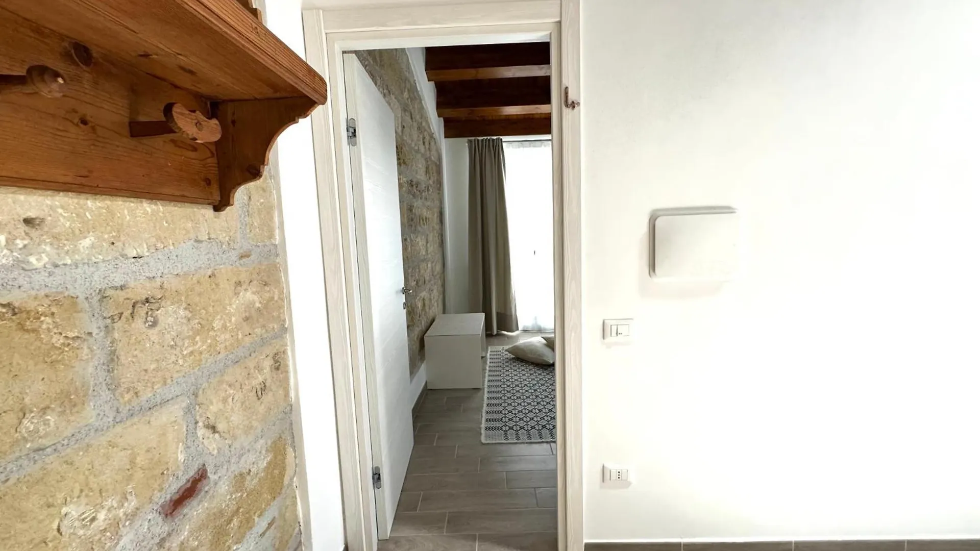 Domus Livi Otel Cinisi 0*,  İtalya